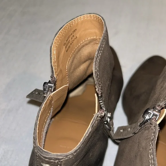 FRYE Women’s Brown Ankle Booties Distressed Texture All Over Size 6 Gently Used - Picture 14 of 16